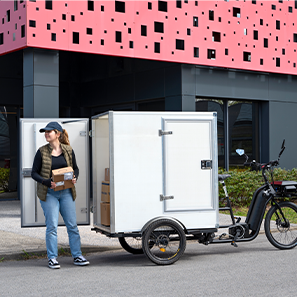 Livreur avec tricycle à hydrogène